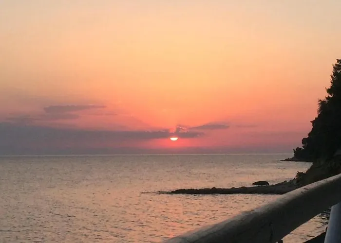 爱兰妮湾度假村 4*