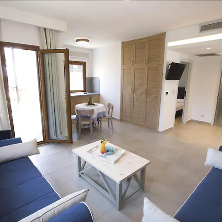 Elani Bay מלון 4*