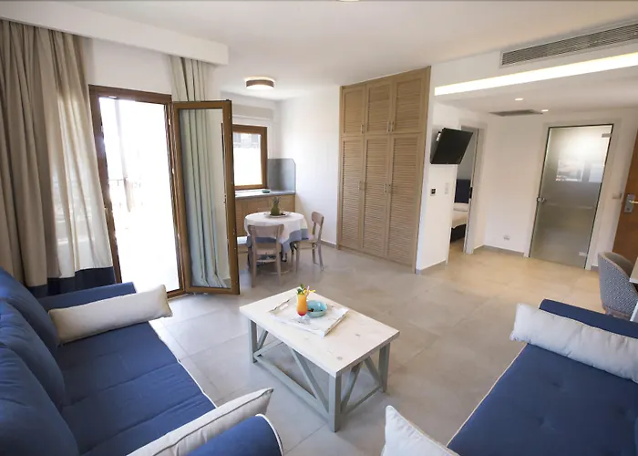 Elani Bay Otel 4*