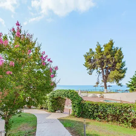 Elani Bay فندق 4*